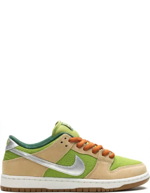 Dunk Low Sneakers