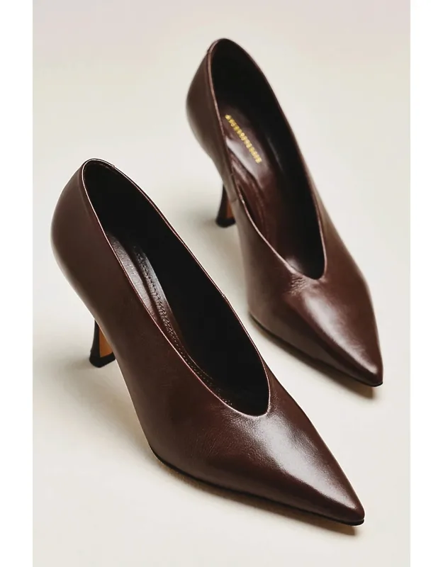 Pointed-toe Pumps
