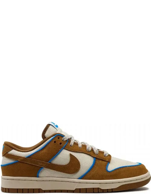 Dunk Low Sneakers