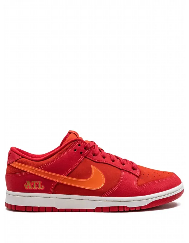Dunk Low Sneakers