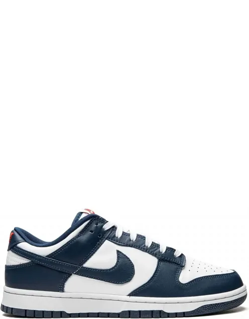 Dunk Low Sneakers