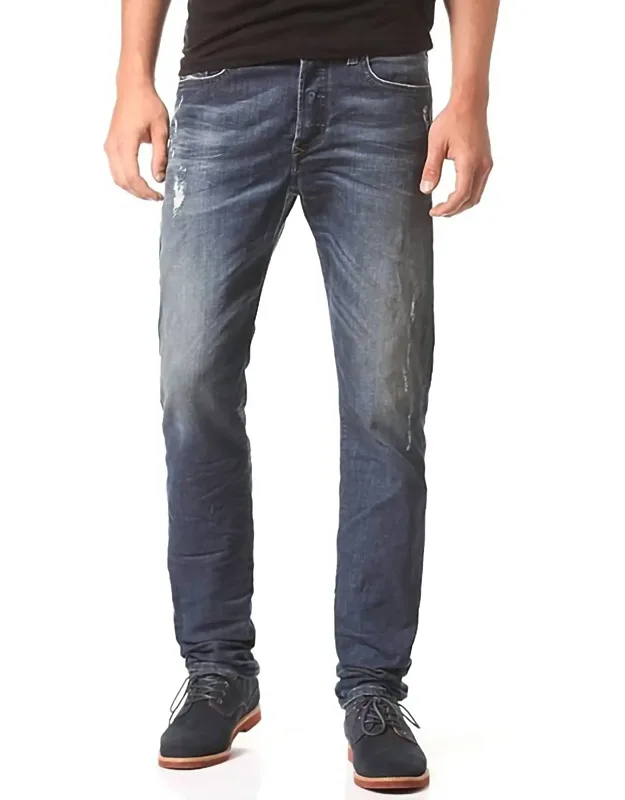 Buster Regular Tapered Leg Jeans