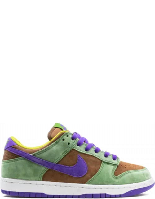 Dunk Low Sneakers