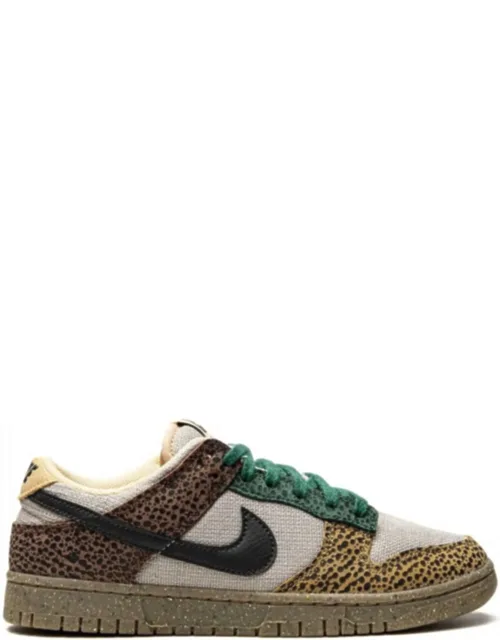 Dunk Low Sneakers