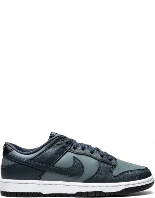 Dunk Low Sneakers