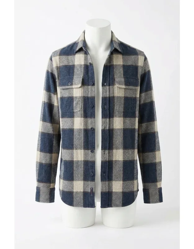 Legend Sweater Shirt In Cloud Plaid With Long Sleeves And Buttoned Pockets