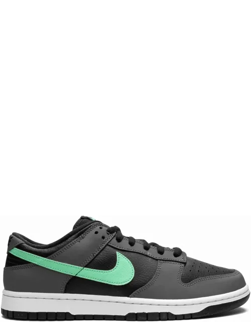 Dunk Low Sneakers