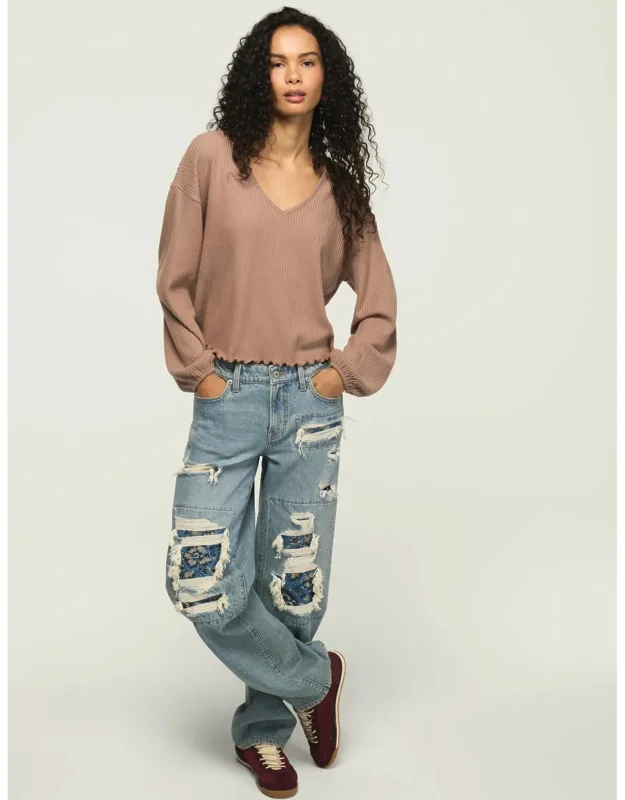 Cloud Lettuce Hem V Neck Top