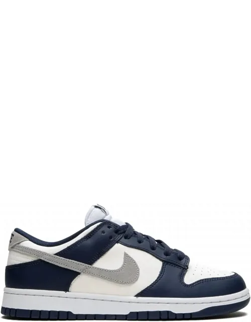 Dunk Low Sneakers