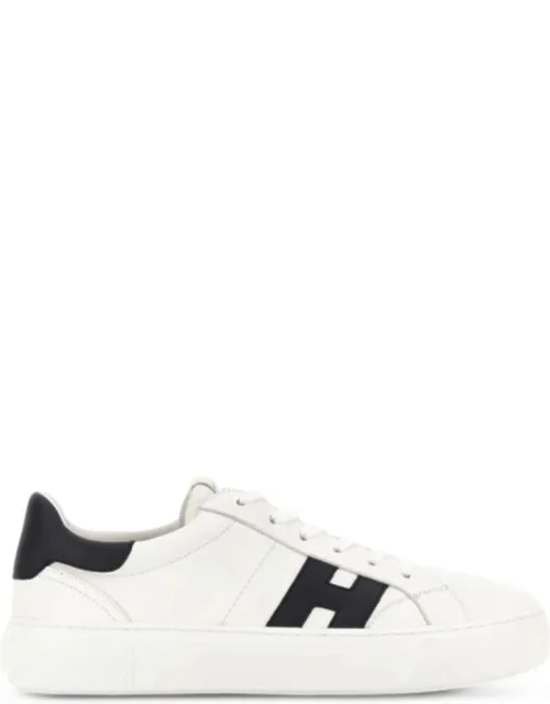 Low-top Sneakers With Contrasting Heel Tab